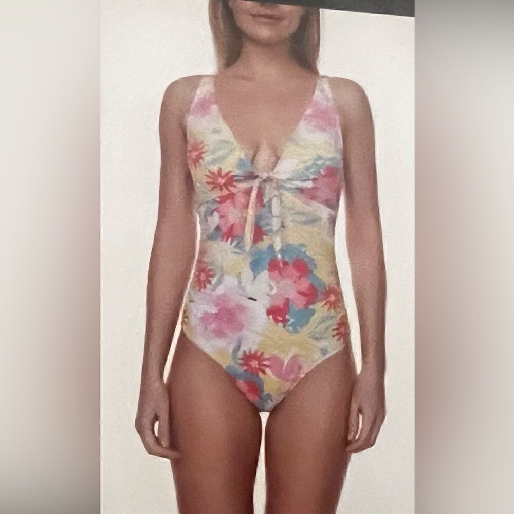Nicole Miller Women’s Size Medium One Piece Swimsuit Tropical Vibes Floral